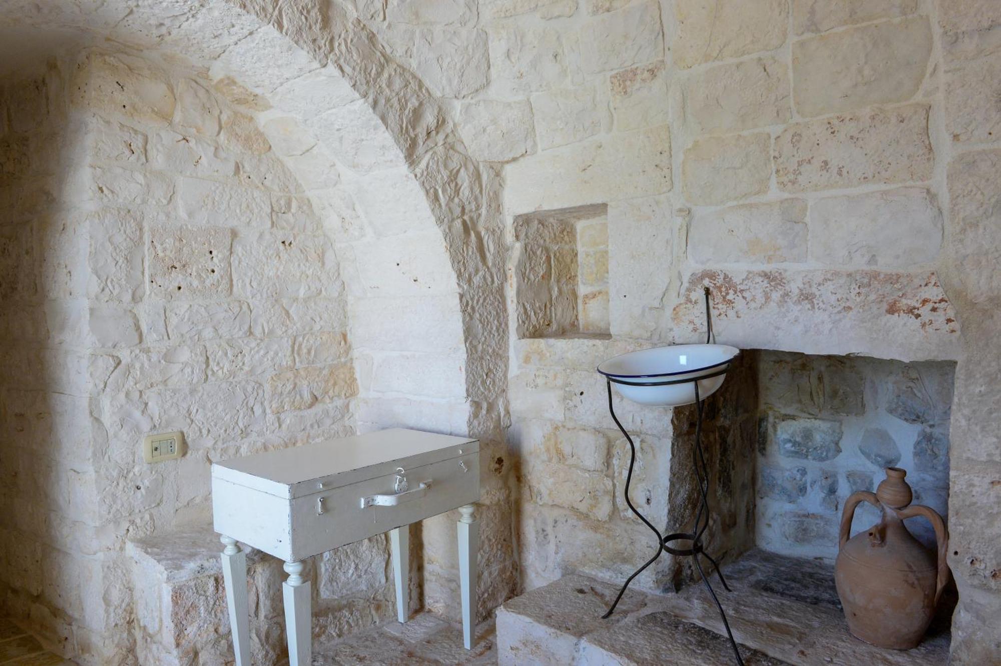 Trulli Lisanna - Exclusive Private Pool And Rooms Up To 10 People Antonelli Eksteriør billede