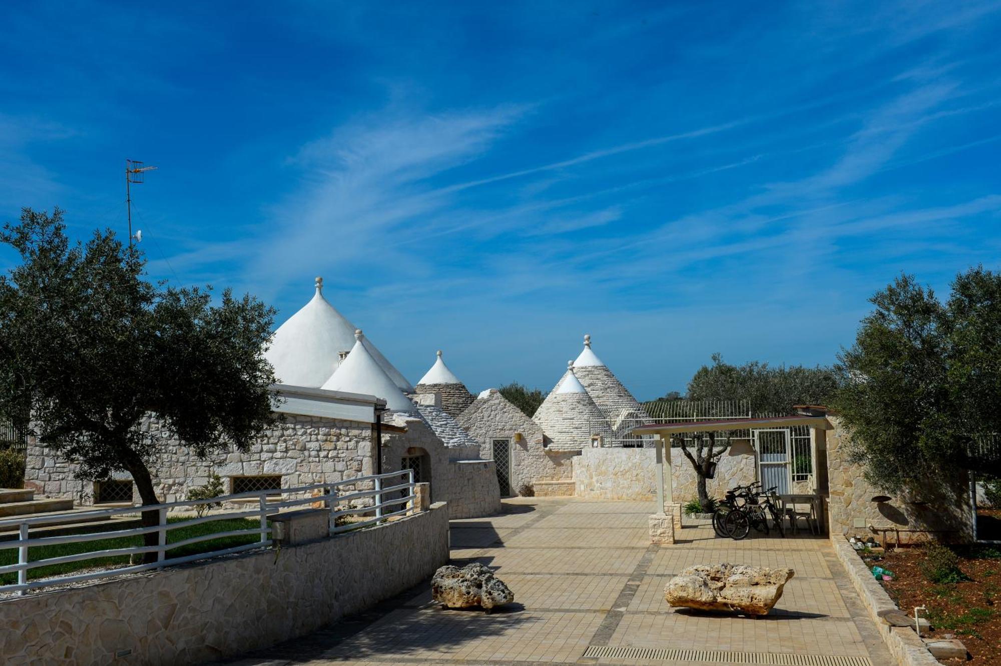 Trulli Lisanna - Exclusive Private Pool And Rooms Up To 10 People Antonelli Eksteriør billede