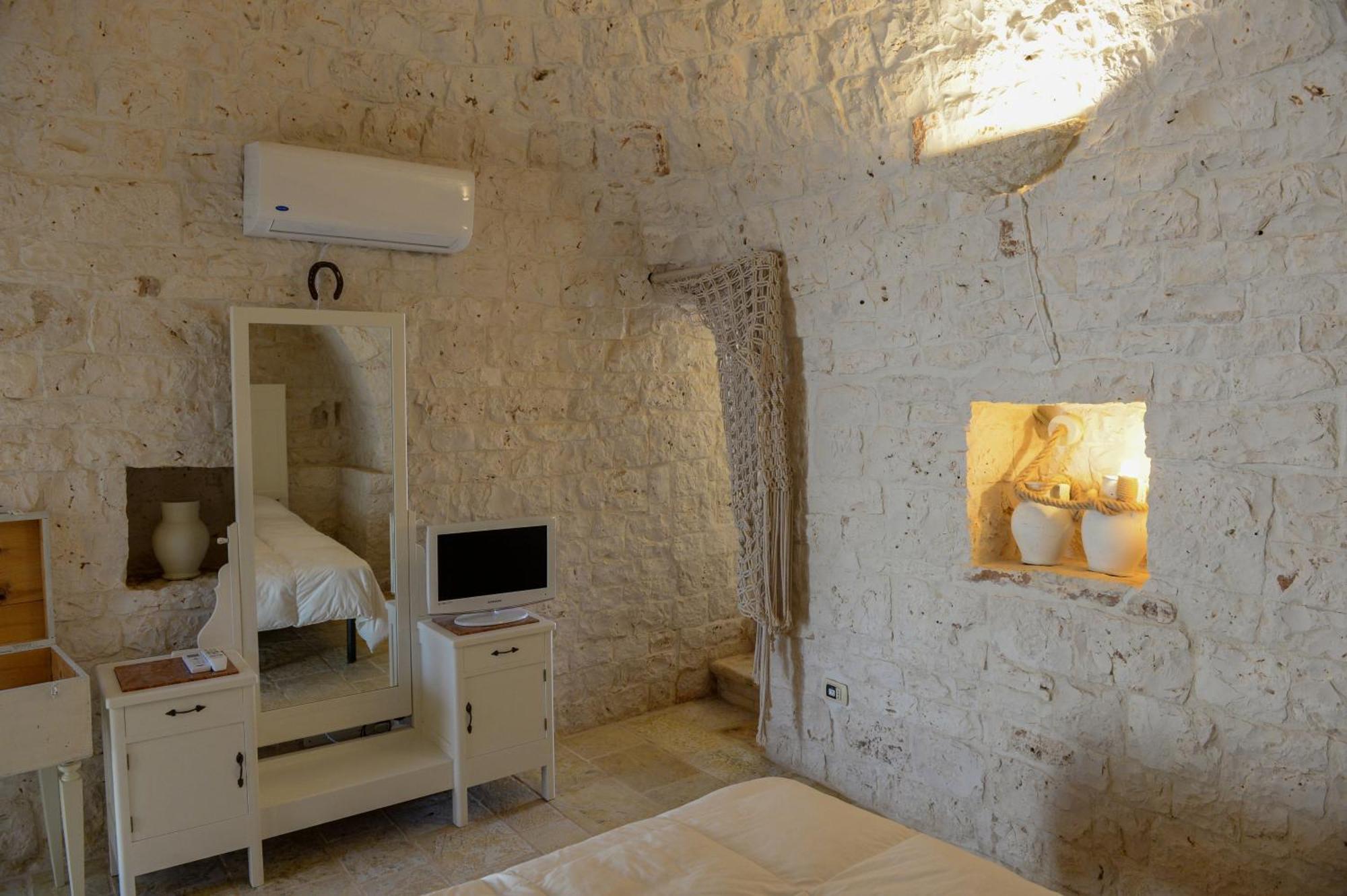 Trulli Lisanna - Exclusive Private Pool And Rooms Up To 10 People Antonelli Eksteriør billede