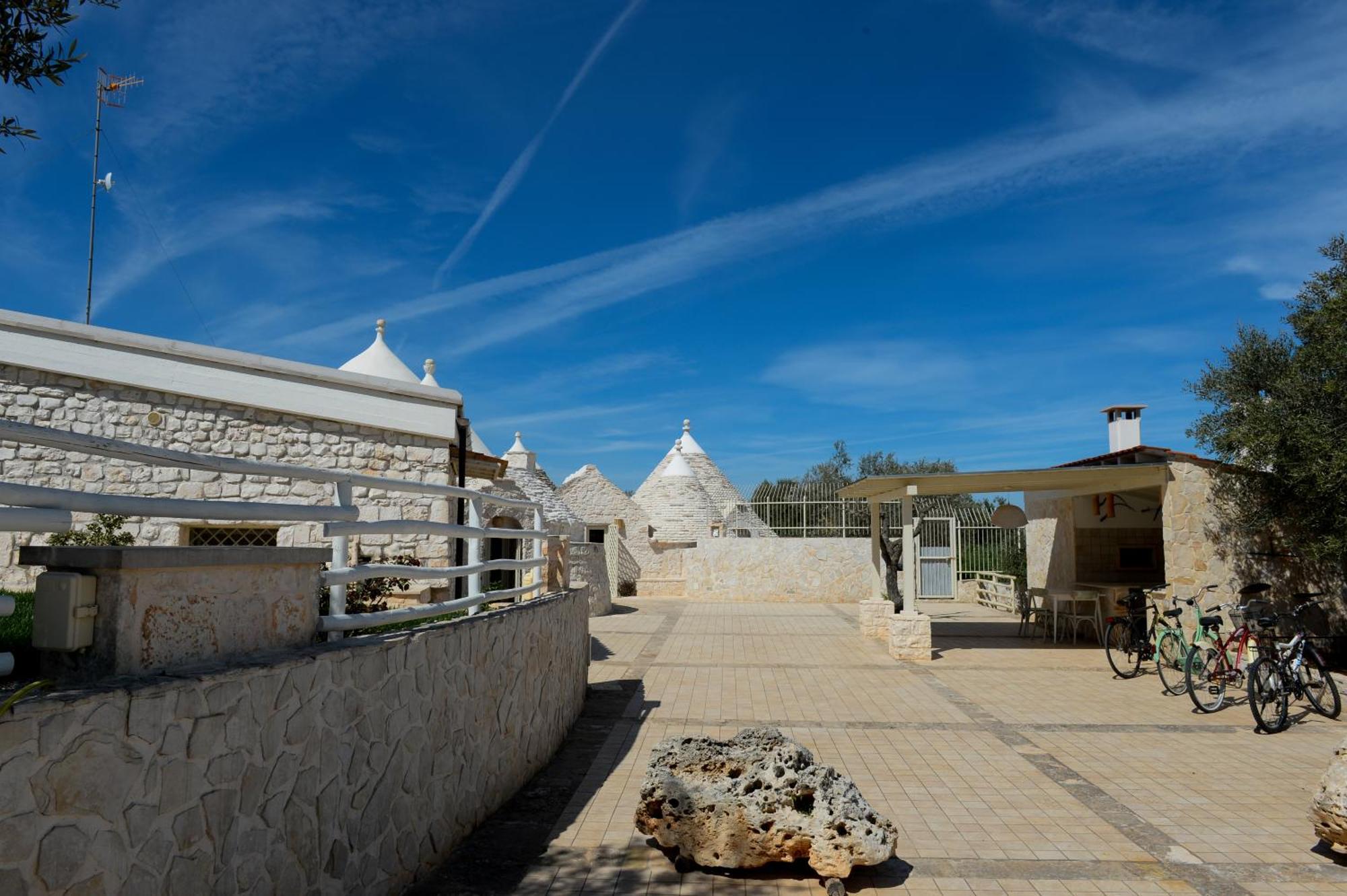 Trulli Lisanna - Exclusive Private Pool And Rooms Up To 10 People Antonelli Eksteriør billede