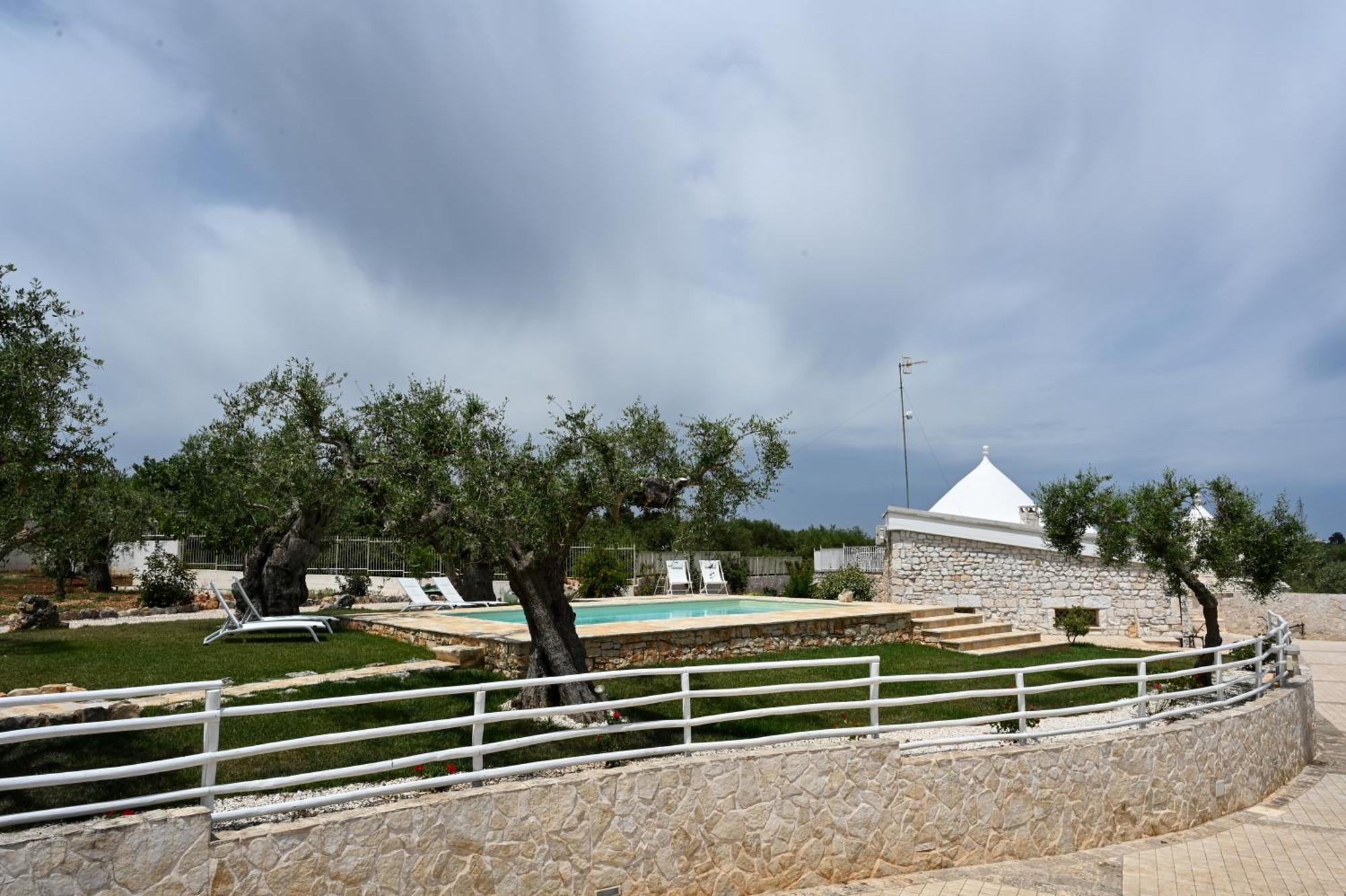 Trulli Lisanna - Exclusive Private Pool And Rooms Up To 10 People Antonelli Eksteriør billede