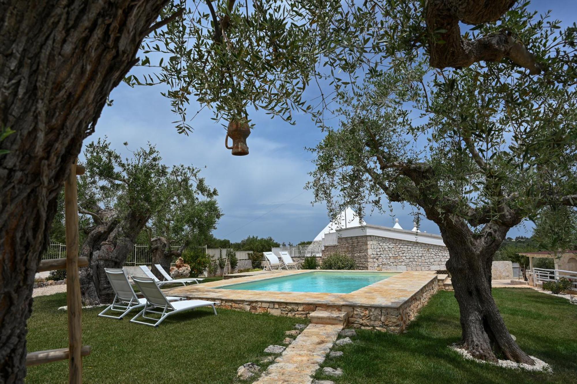 Trulli Lisanna - Exclusive Private Pool And Rooms Up To 10 People Antonelli Eksteriør billede