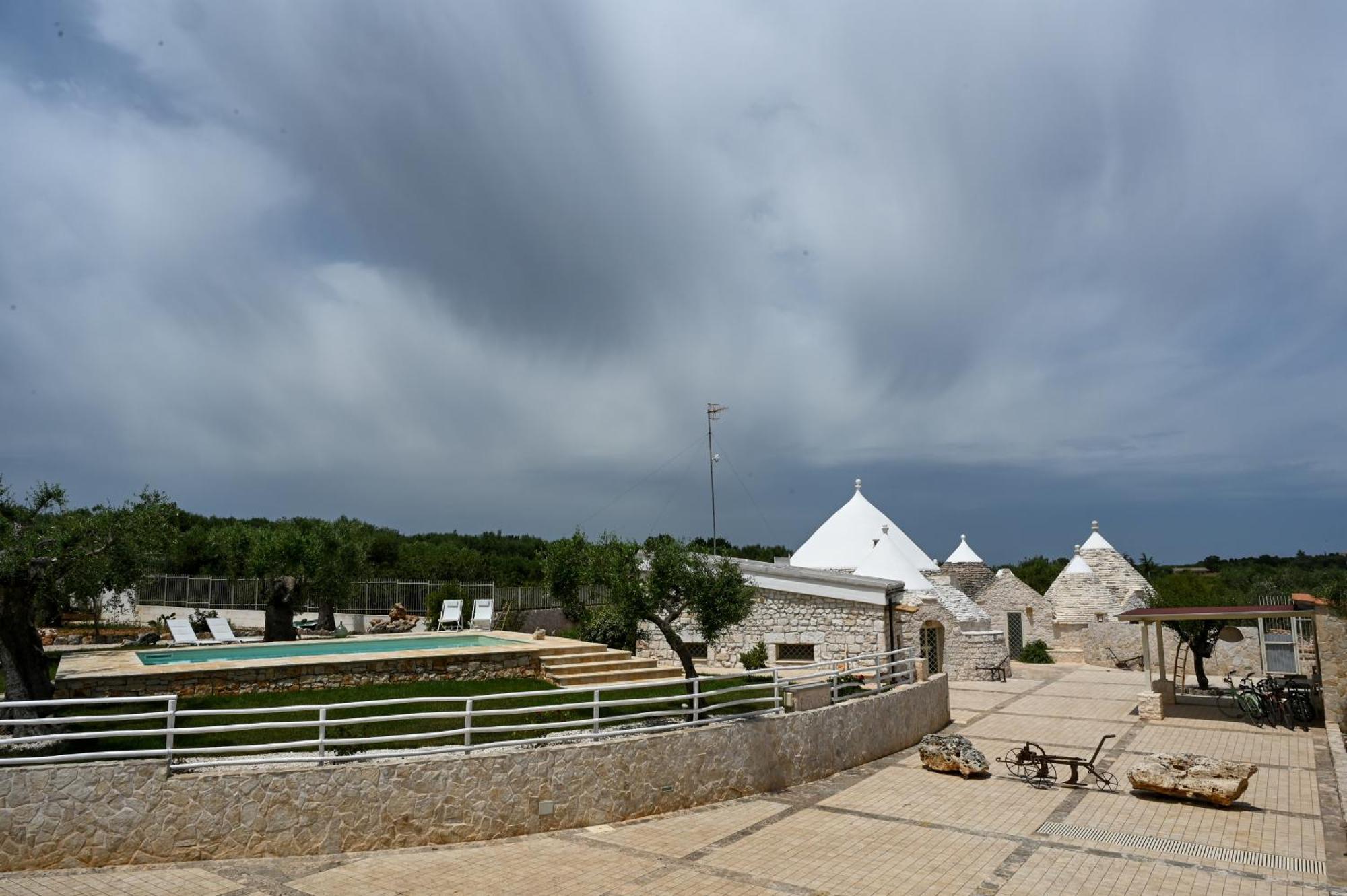 Trulli Lisanna - Exclusive Private Pool And Rooms Up To 10 People Antonelli Eksteriør billede